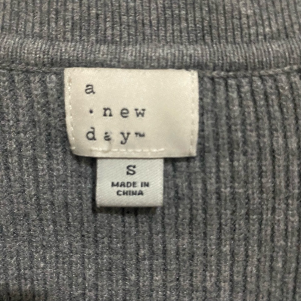 A New Day Ribbed Gray Knit Top - Picture 2 of 4